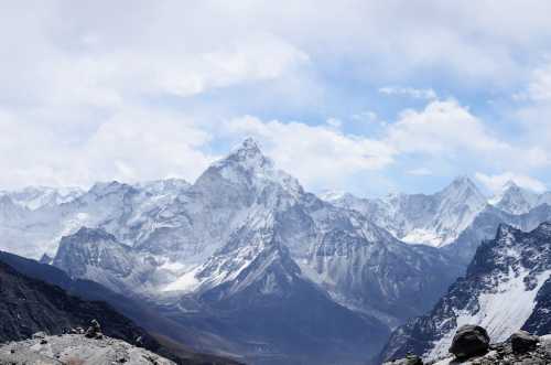 Historic Triumph: Pakistani Team Forges Pioneering New Route on Broad Peak’s Formidable Slopes