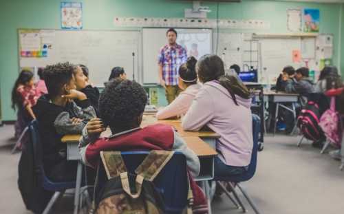 Pakistan Makes Artificial Intelligence Compulsory in Schools: A Giant Leap for the Next Generation